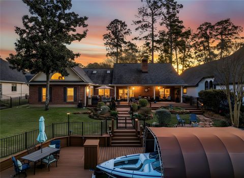 Homes For Sale - 3127 Hemingway Drive<br/> Montgomery, TX 77356