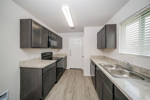 Photo of 219 Blue Crane Street, Huntsville, TX 77320 (MLS # 61810906)