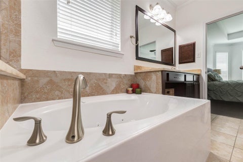Tiny photo for 38 S Pinto Point Circle, The Woodlands, TX 77389 (MLS # 57946637)