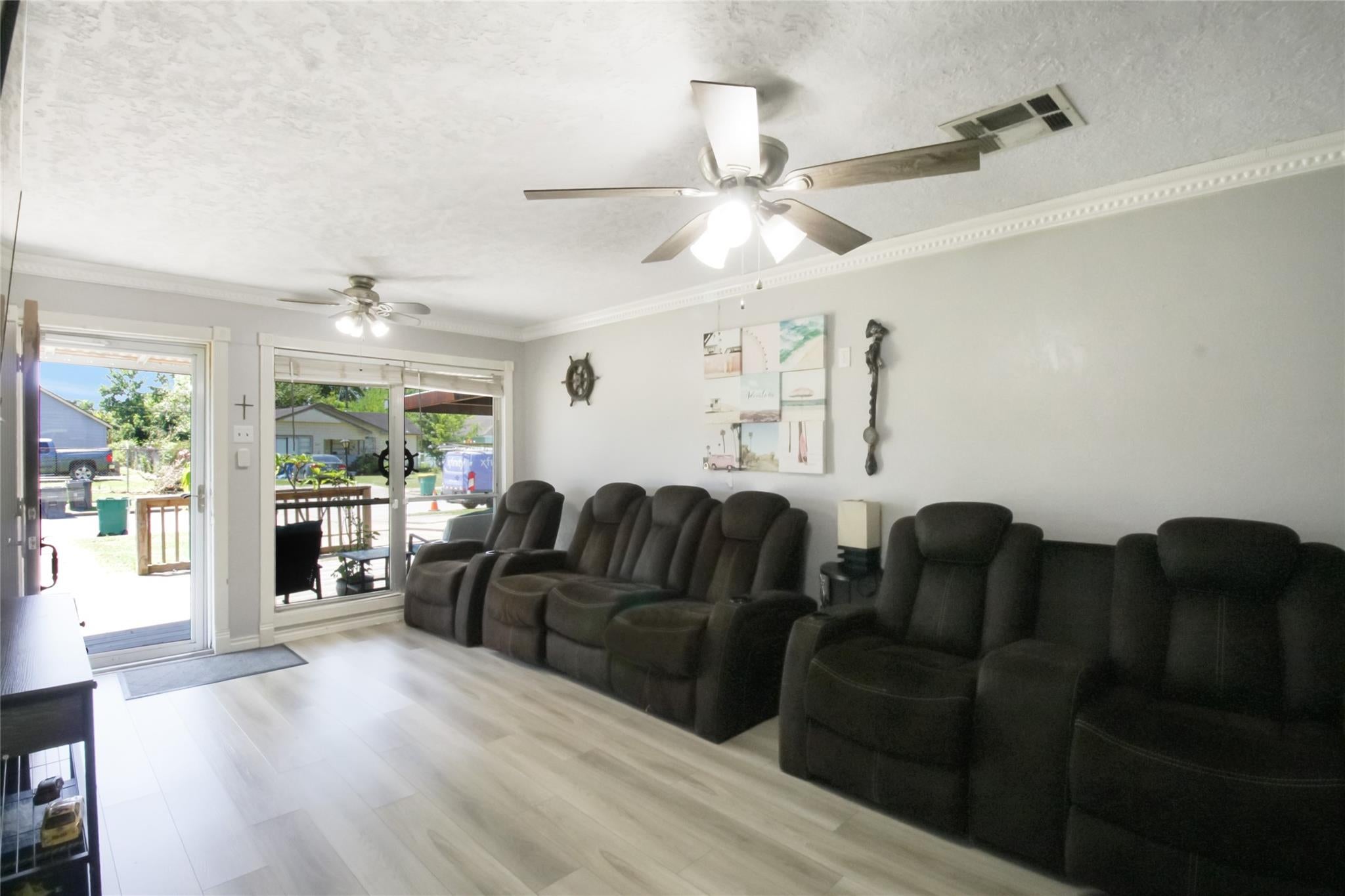 306 W Houston Avenue