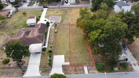 Photo of 6815 D S Bailey Lane, Houston, TX 77091 (MLS # 58383894)