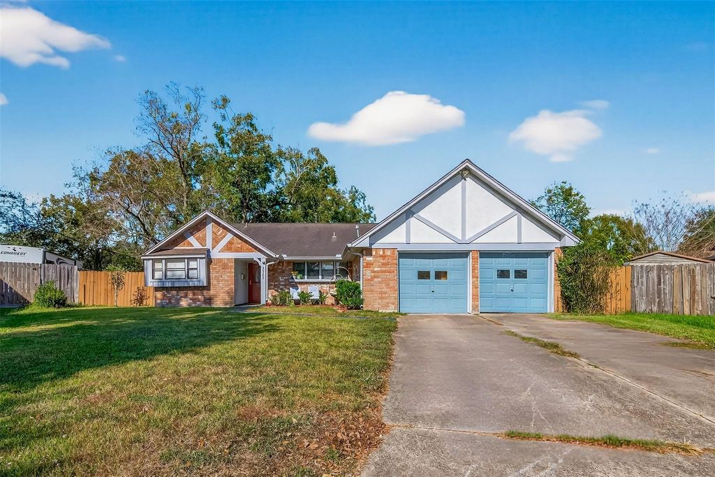 Photo of 5703 Woodville Lane, Pearland, TX 77584 (MLS # 8402682)