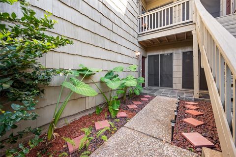 Photo of 5718 Val Verde St #7, Houston, TX 77057 (MLS # 93872908)