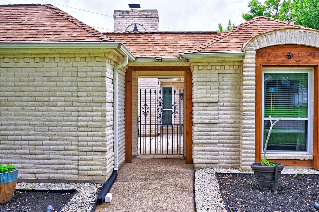 Photo of 9102 Tepee Trail, Houston, TX 77064 (MLS # 2983336)