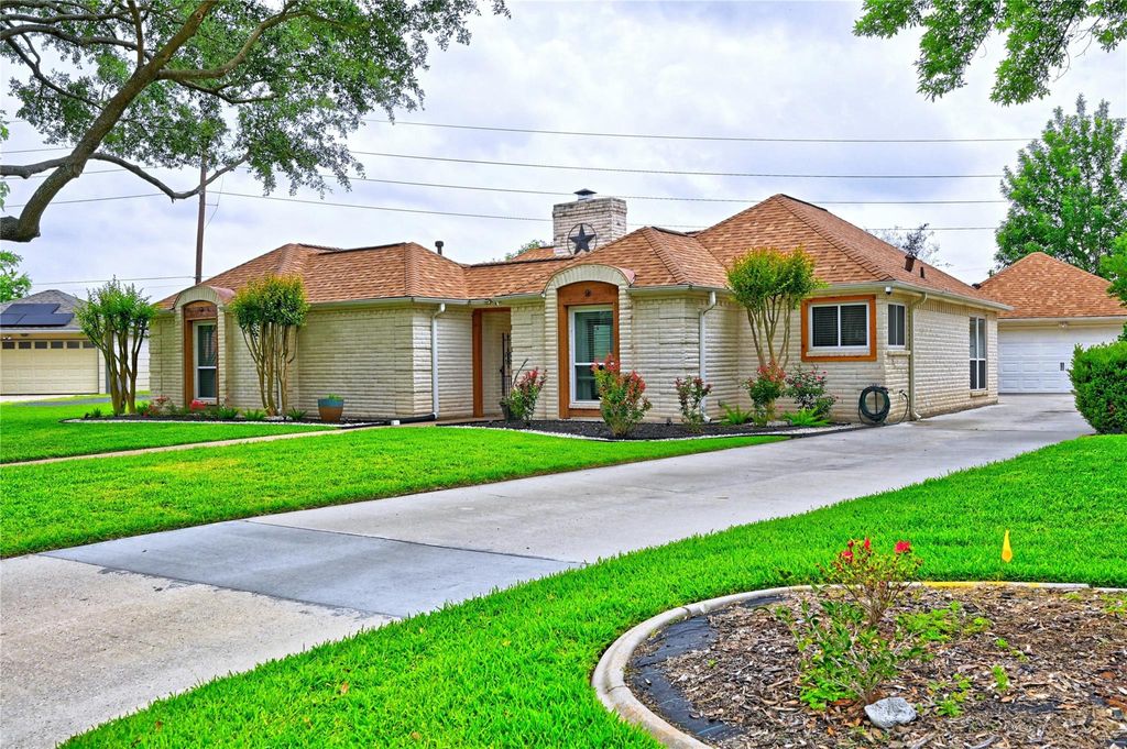 Photo of 9102 Tepee Trail, Houston, TX 77064 (MLS # 2983336)