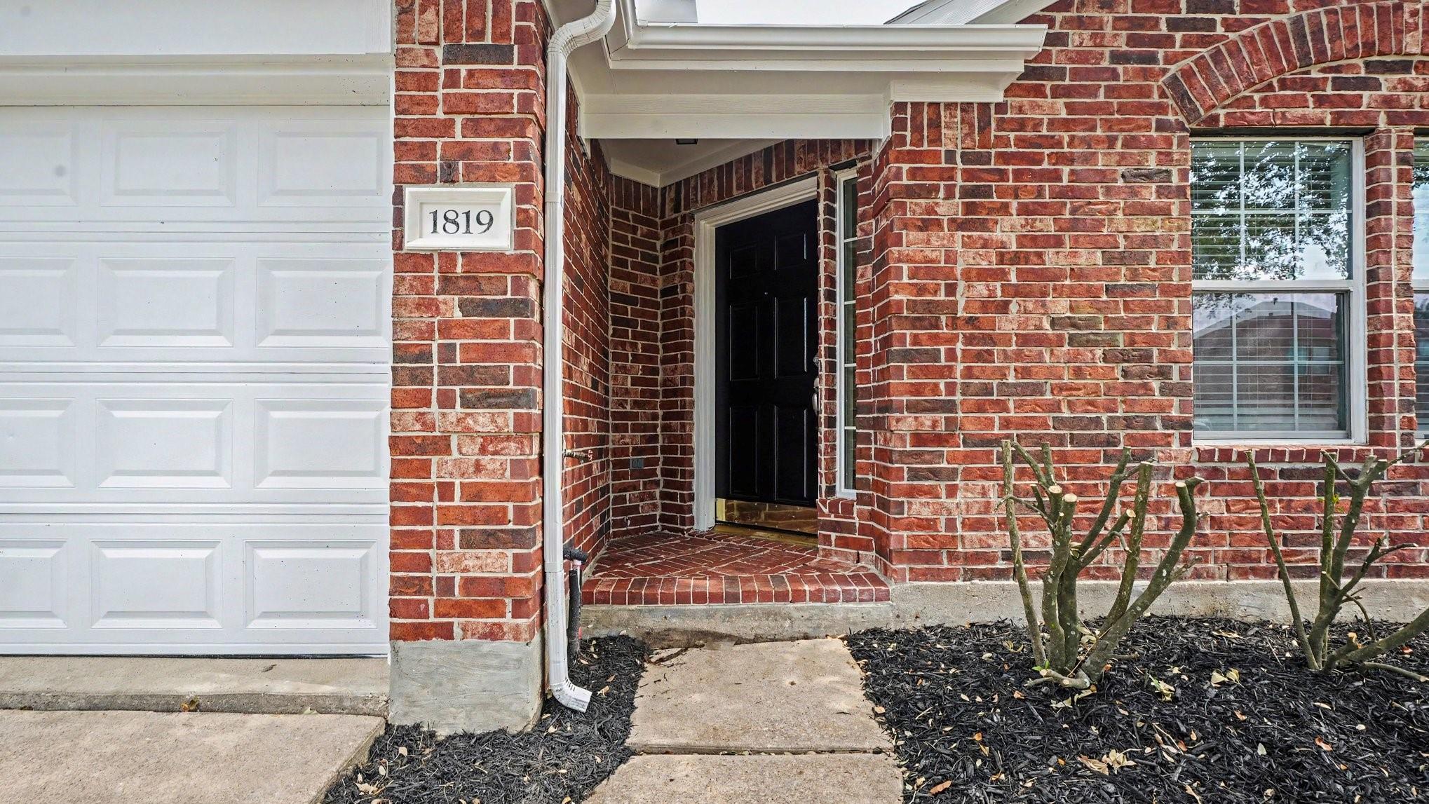 1819 Manor Drive