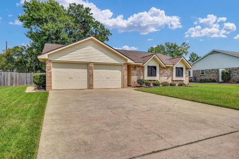 Photo of 528 Daffodil Street, Lake Jackson, TX 77566 (MLS # 11195645)
