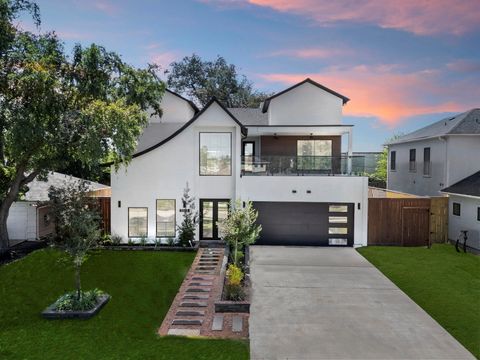 Photo of 5513 Pagewood Lane, Houston, TX 77056 (MLS # 11290157)