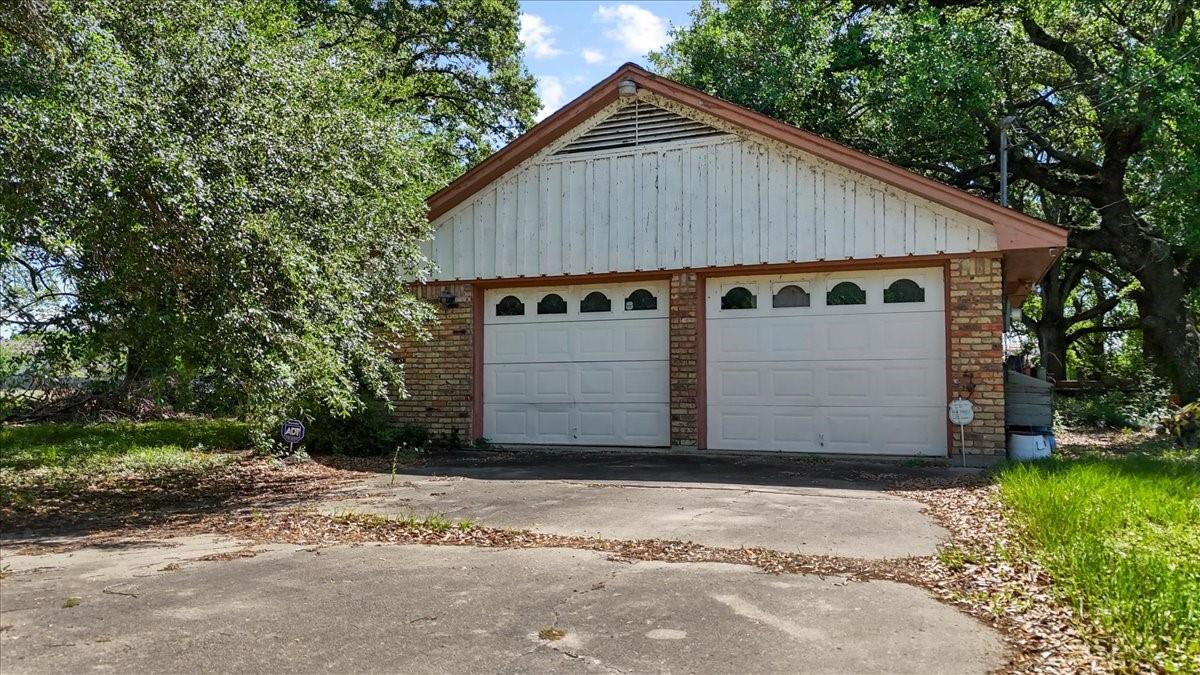 718 Staffordshire  Road Road