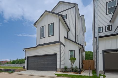 Photo of 8925 Grovner Place, Houston, TX 77055 (MLS # 69464404)