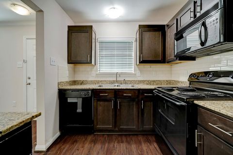Photo of 214 W 17th Street #14, Houston, TX 77008 (MLS # 60260357)