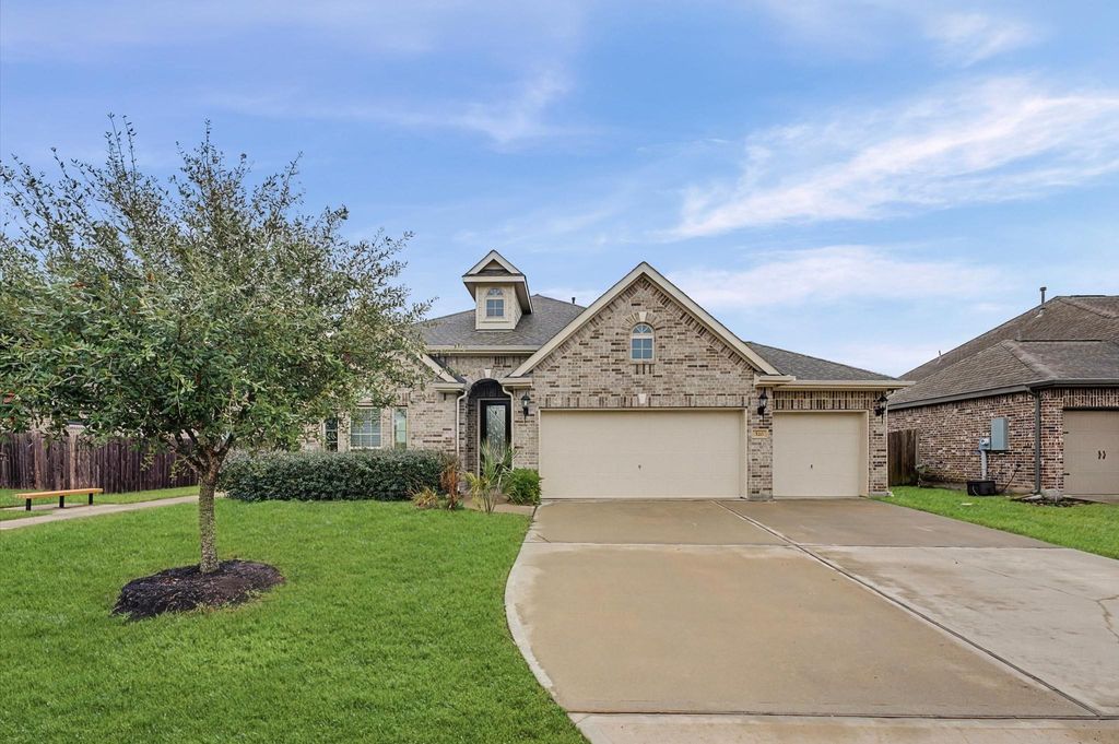 Photo of 520 Oldham Street, League City, TX 77573 (MLS # 20453384)