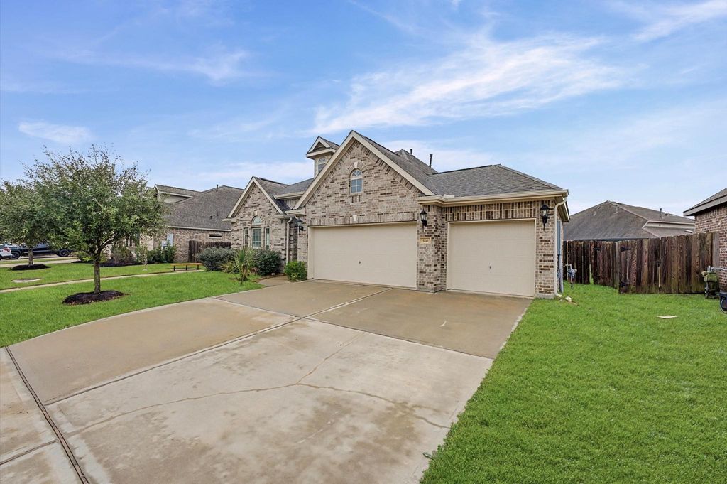 Photo of 520 Oldham Street, League City, TX 77573 (MLS # 20453384)