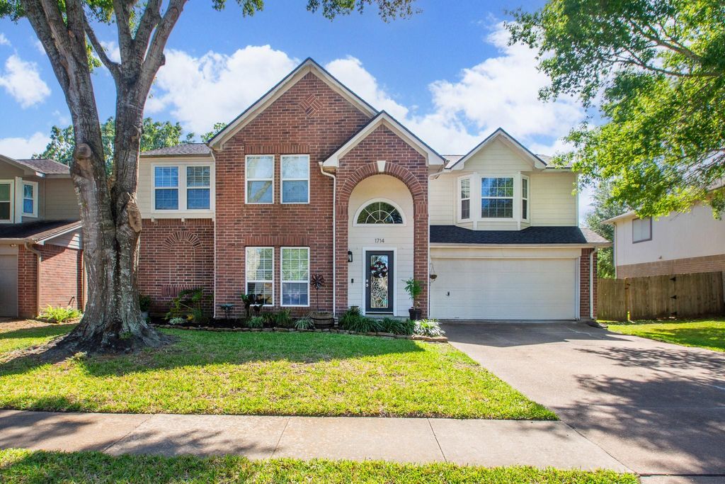 Photo of 1714 Oak Valley Drive, Kemah, TX 77565 (MLS # 48077597)