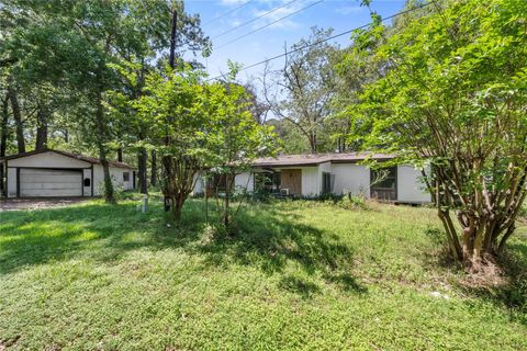 Photo of 152 Lions Circle, Onalaska, TX 77360 (MLS # 75315118)