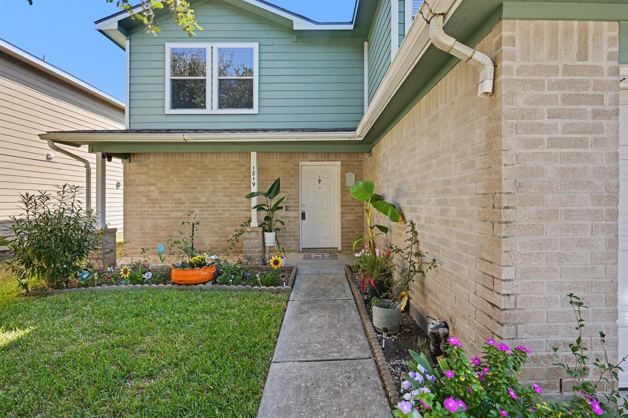 1819 Emerald Pathway Drive
