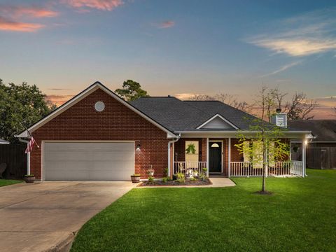 Photo of 606 Walnut Street, Sweeny, TX 77480 (MLS # 13811628)