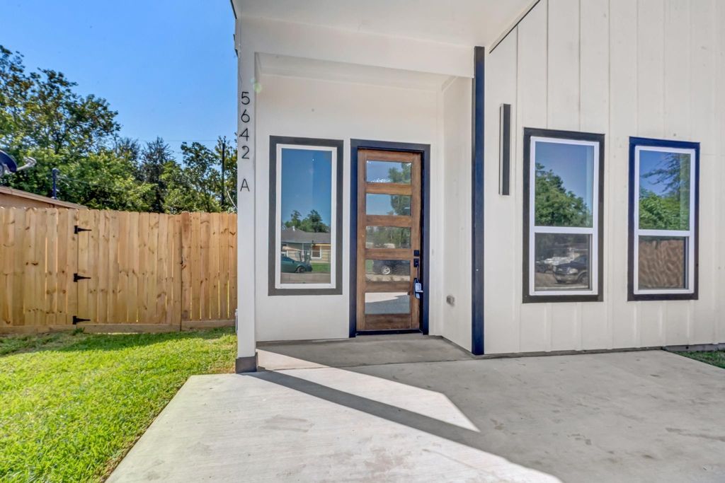 Photo of 5642 Hirondel Street, Houston, TX 77033 (MLS # 28055996)