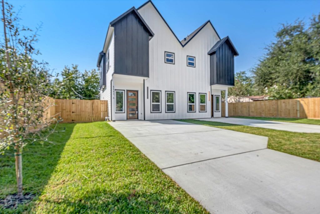 Photo of 5642 Hirondel Street, Houston, TX 77033 (MLS # 28055996)