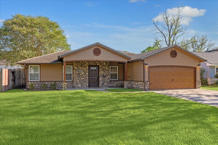 Photo 1 of 25 — 1325 Curtin Street, Houston, TX 77018