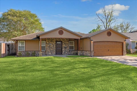Photo of 1325 Curtin Street, Houston, TX 77018 (MLS # 57165251)