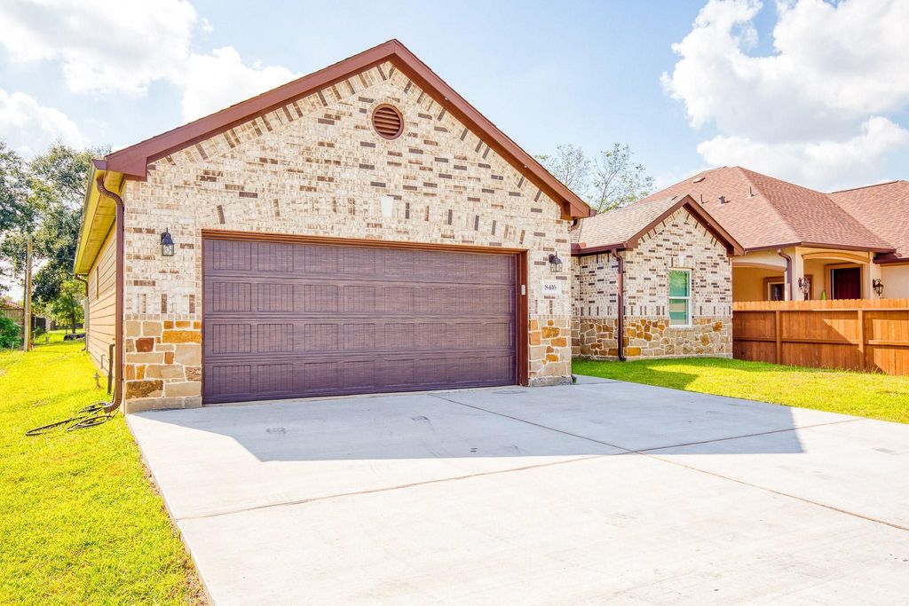 Photo of 8416 Wayfarer Lane, Houston, TX 77075 (MLS # 64159295)