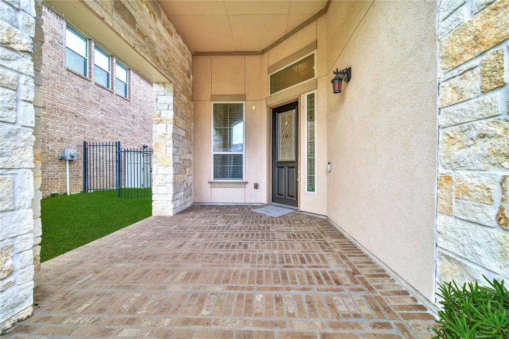 Photo of 27 Waterfall Way, Tomball, TX 77375 (MLS # 83676867)