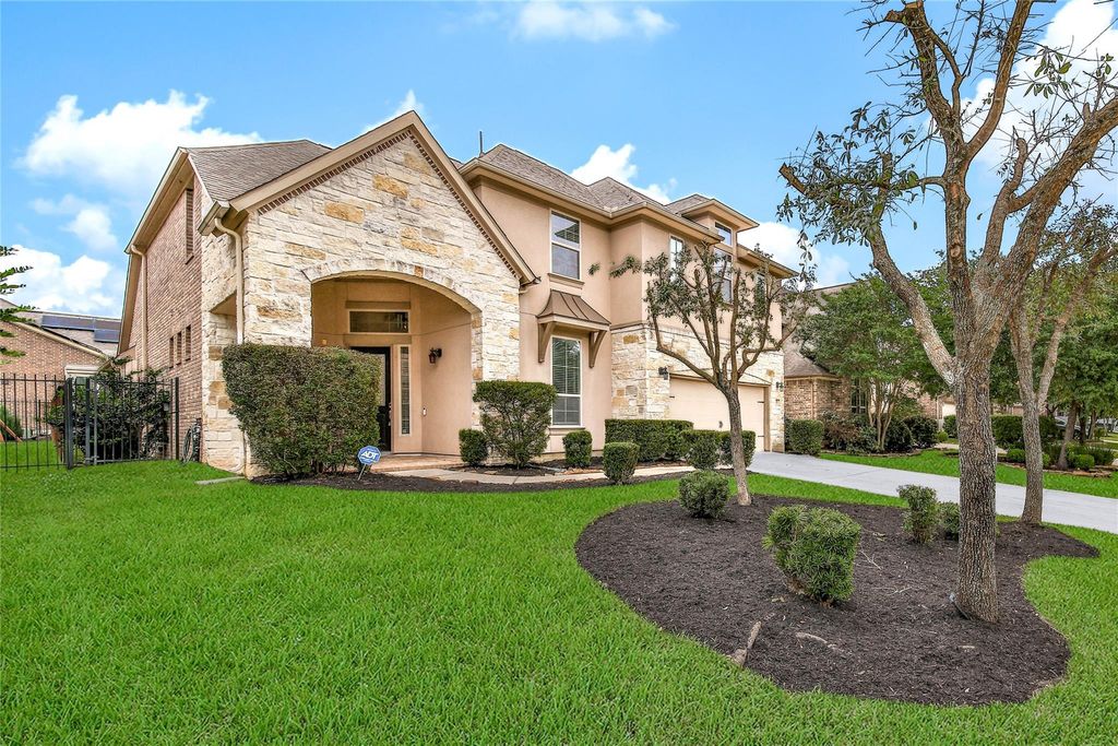 Photo of 27 Waterfall Way, Tomball, TX 77375 (MLS # 83676867)