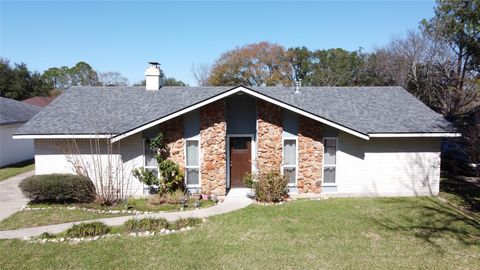 Photo of 13810 Overbrook Lane, Houston, TX 77077 (MLS # 82157178)