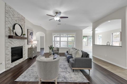 Homes For Sale - 119 Winslow Hill Place<br/> Montgomery, TX 77316