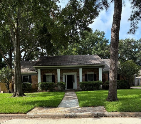 Photo of 10915 Ella Lee Lane, Houston, TX 77042 (MLS # 95153221)