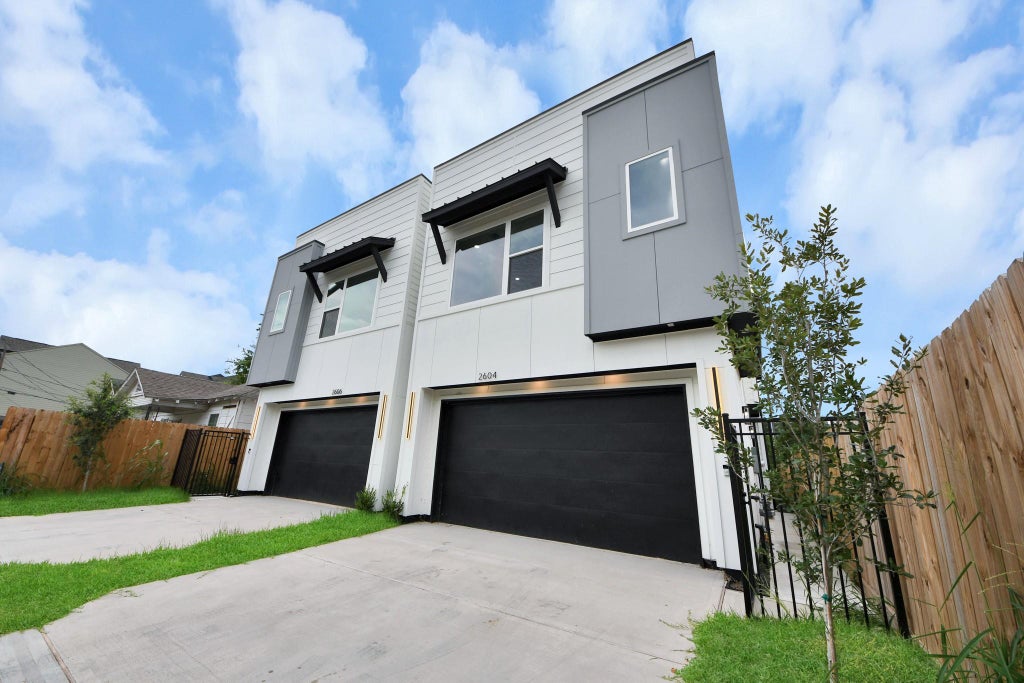 Photo of 2604 Winbern Street, Houston, TX 77004 (MLS # 35271108)