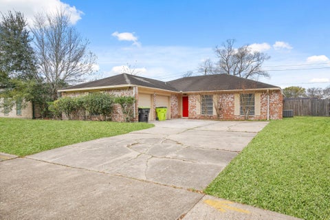 Photo of 2402 Hilton Head Drive, Missouri City, TX 77459 (MLS # 82087666)