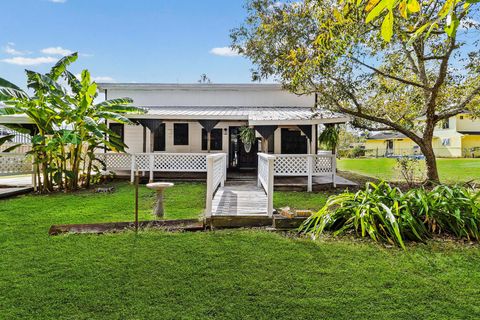 Photo of 304 Sunrise Drive, Livingston, TX 77351 (MLS # 44124934)