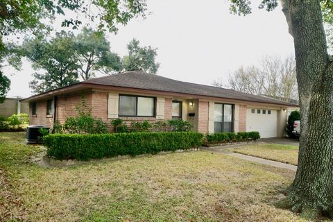 Photo of 5703 Greencraig Drive, Houston, TX 77035 (MLS # 22980061)