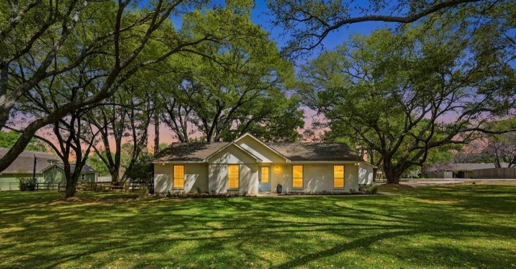Photo of 18902 Misty Lane, Tomball, TX 77377 (MLS # 16901633)