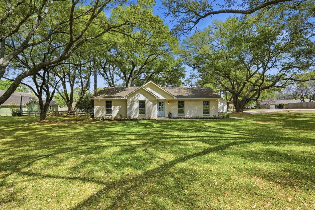 Photo of 18902 Misty Lane, Tomball, TX 77377 (MLS # 16901633)