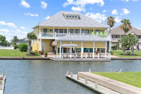 Photo of 1100 Fountain View Drive, Crystal Beach, TX 77650 (MLS # 15065717)