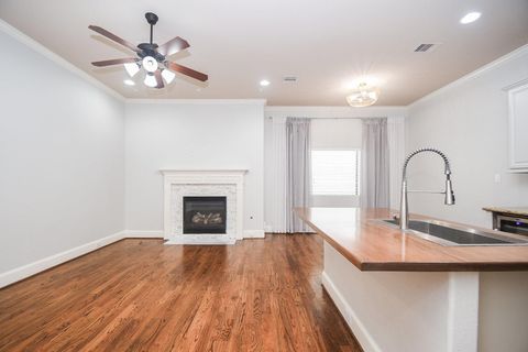 Photo of 1222 W 17th Street #D, Houston, TX 77008 (MLS # 14967861)