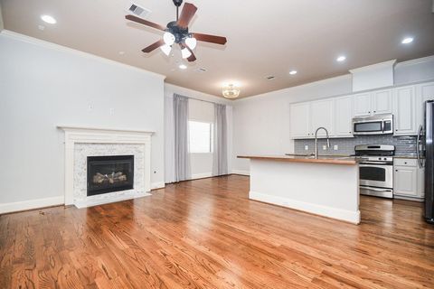Photo of 1222 W 17th Street #D, Houston, TX 77008 (MLS # 14967861)