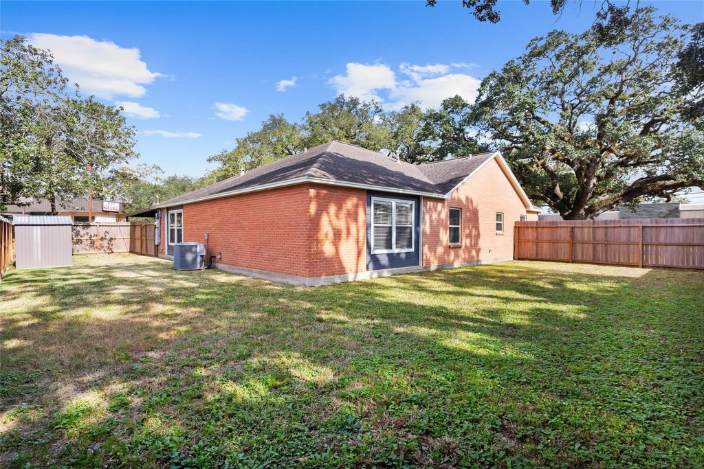 Photo of 302 S Hardie Street, Alvin, TX 77511 (MLS # 56077031)