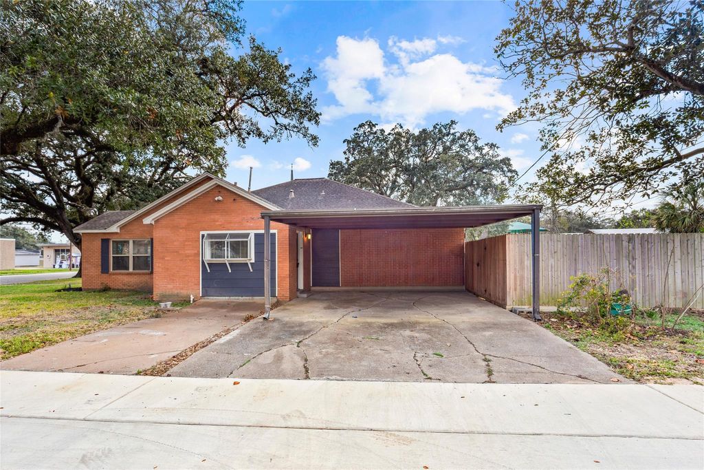 Photo of 302 S Hardie Street, Alvin, TX 77511 (MLS # 56077031)