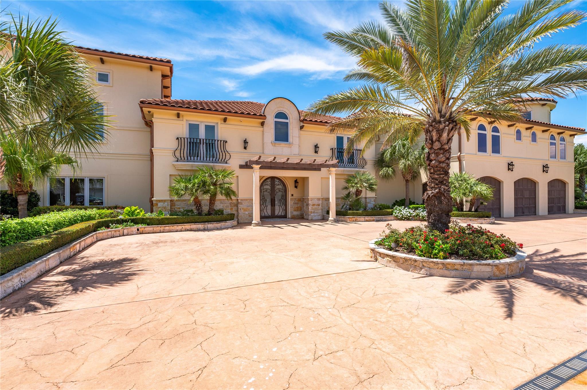 215 Sampan Drive