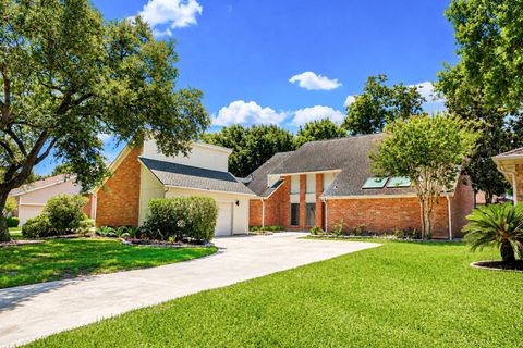 Photo of 14119 Cherry Mound Drive, Houston, TX 77077 (MLS # 71083704)
