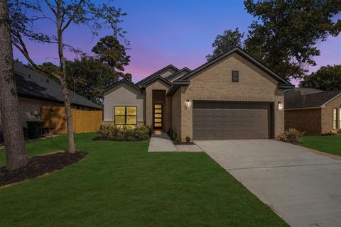 Photo of 12118 Brightwood Drive, Montgomery, TX 77356 (MLS # 39612009)