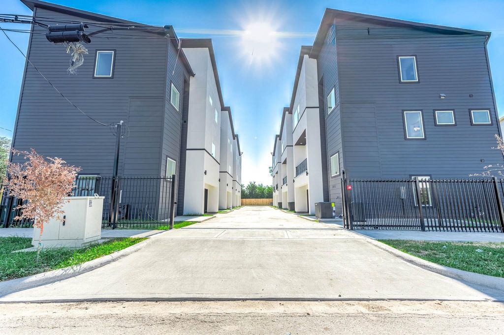 Photo of 3203 St Emanuel Street #B, Houston, TX 77004 (MLS # 4091649)