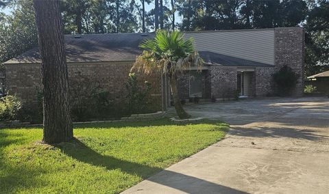 Photo of 74 Oak Grove Lane, Conroe, TX 77304 (MLS # 77620205)