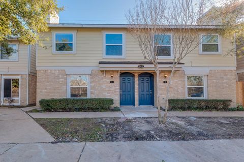 Photo of 742 Memorial Mews Street #A, Houston, TX 77079 (MLS # 77149102)