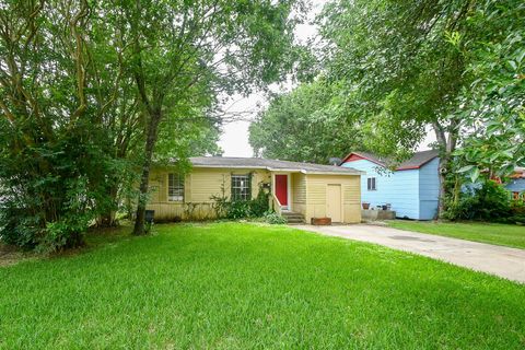 Photo of 225 17th Ave N Ave, Texas City, TX 77590 (MLS # 29573687)