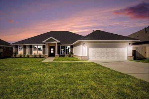 Photo of 644 Greystone Lane, Angleton, TX 77515 (MLS # 68231805)